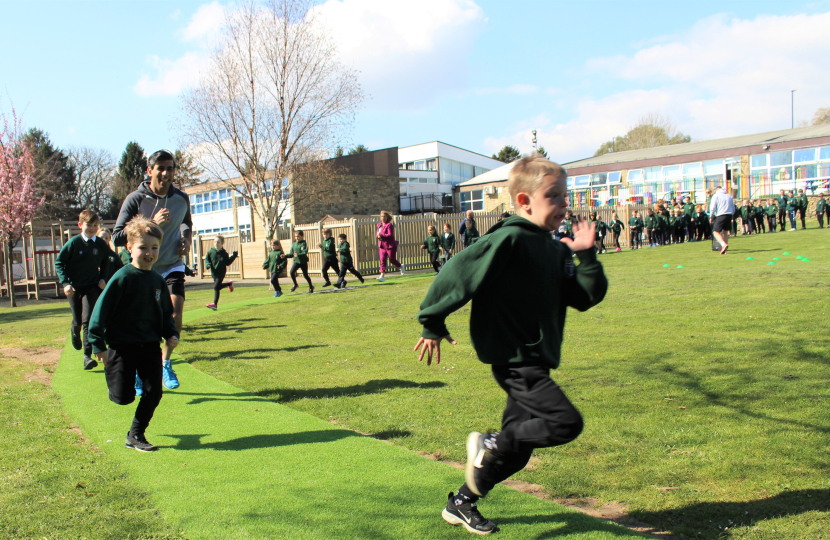 Rishi Sunak opens Richmond Methodist Primary School running track