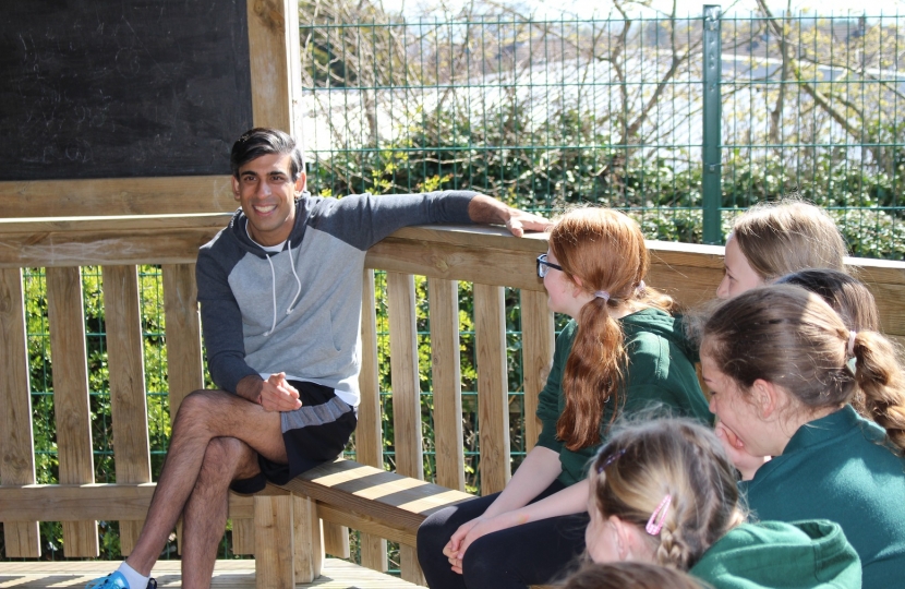 Rishi Sunak opens Richmond Methodist Primary School running track