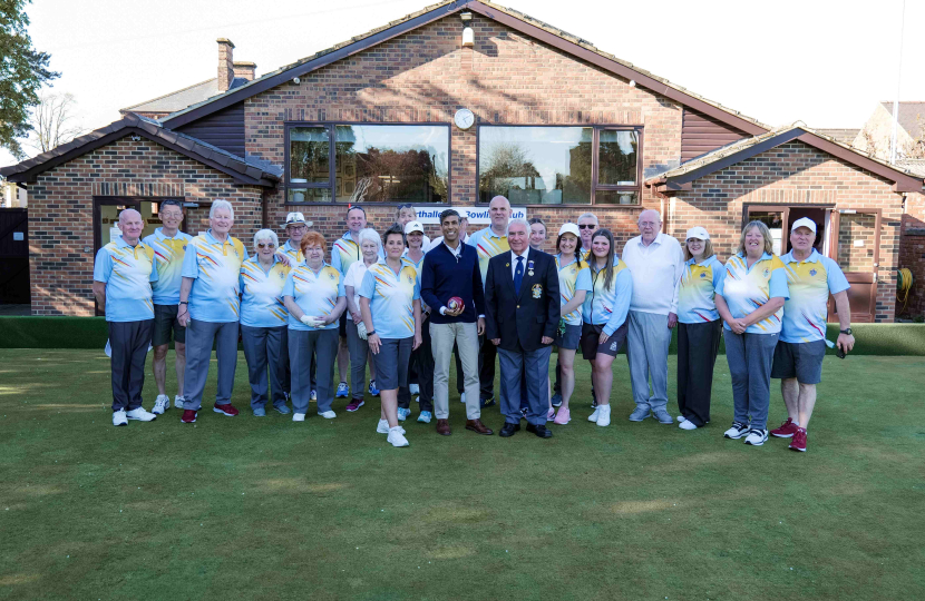 Rishi with members of Northallerton Bowls Club