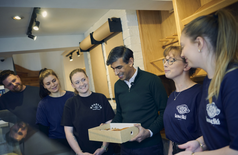 Rishi Sunak at Koselig Bakeri with Staff