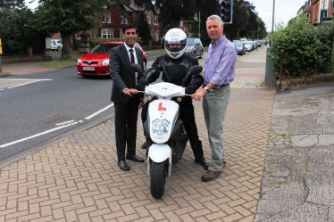 Rishi Sunak, left with service user Georgina McLoughlin and scheme co-ordinator Andy Reddick