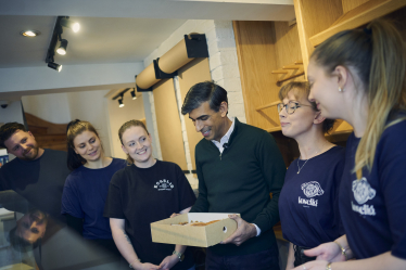 Rishi Sunak at Koselig Bakeri with Staff